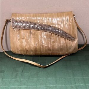 Vintage Elegant Eel Skin Cream/Camel colored Shoulder Bag